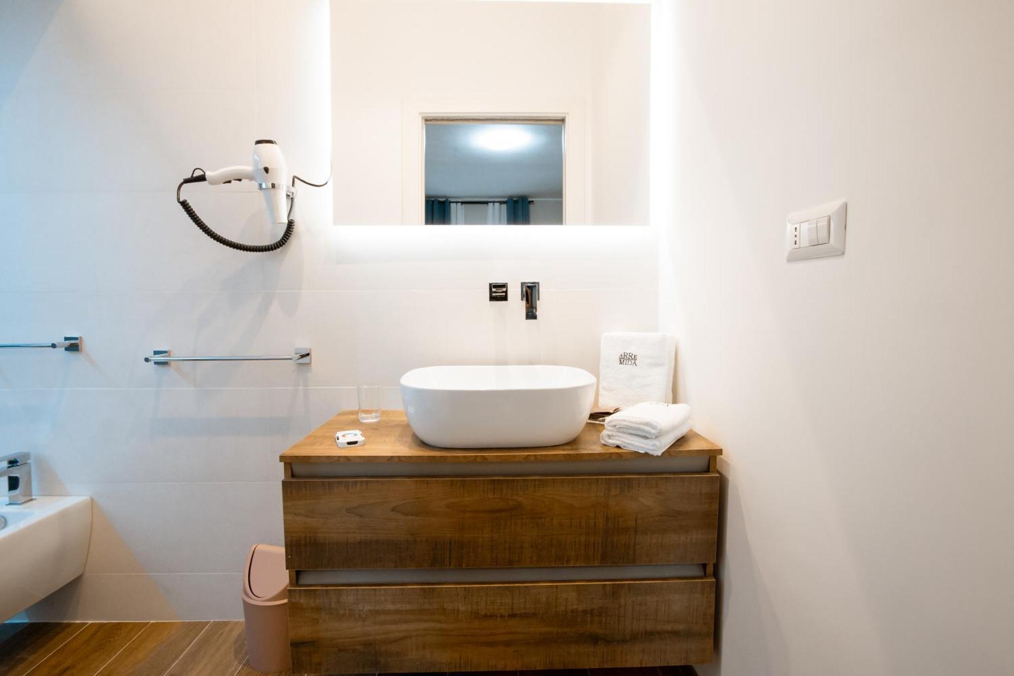 Arre Mida Hotel Бари Екстериор снимка